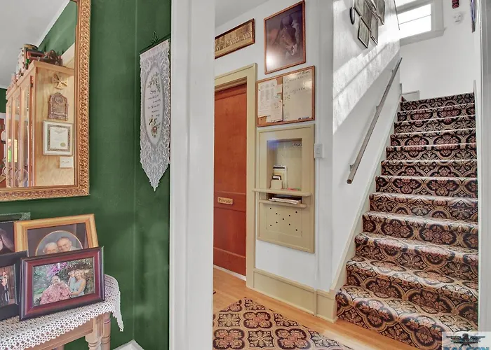 Robins Nest Bed & Breakfast