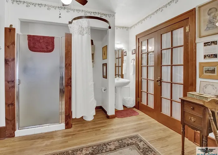 Robins Nest Bed & Breakfast 3*