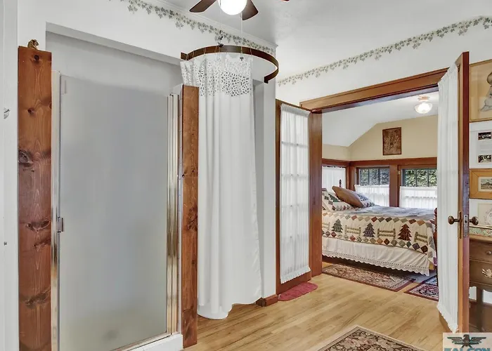 Robins Nest Bed & Breakfast Cody