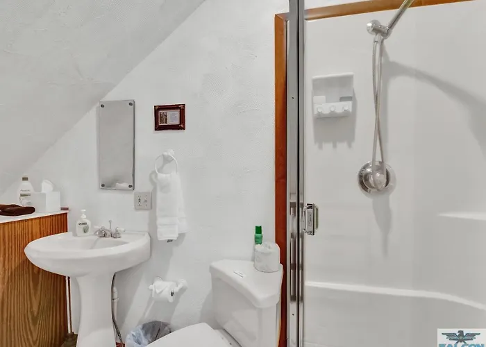 Robins Nest Bed & Breakfast 3*
